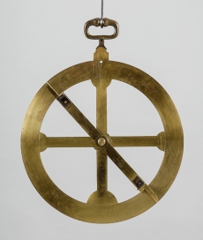 AS COLECÇÕES DO MUSEU DA CIÊNCIA DA UNIVERSIDADE DE COIMBRA NO JORNAL PÚBLICO